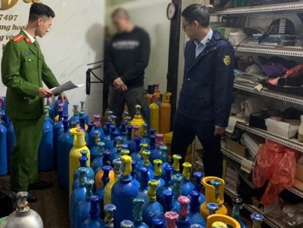 Triệt phá kho khí "bóng cười" từ tin báo facebook