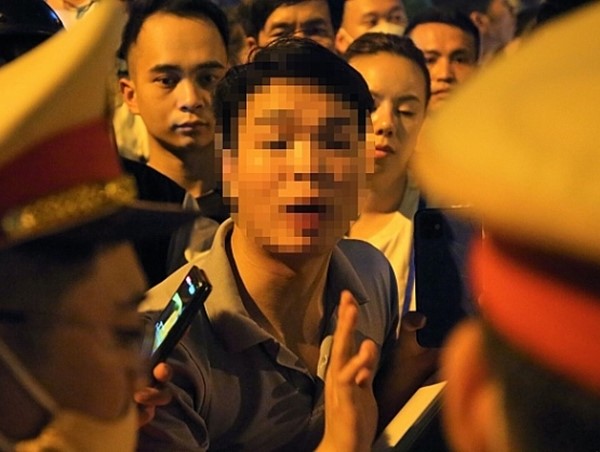 Thanh niên đòi kiểm tra kế hoạch của tổ công tác 141, chây ỳ không đo nồng độ cồn