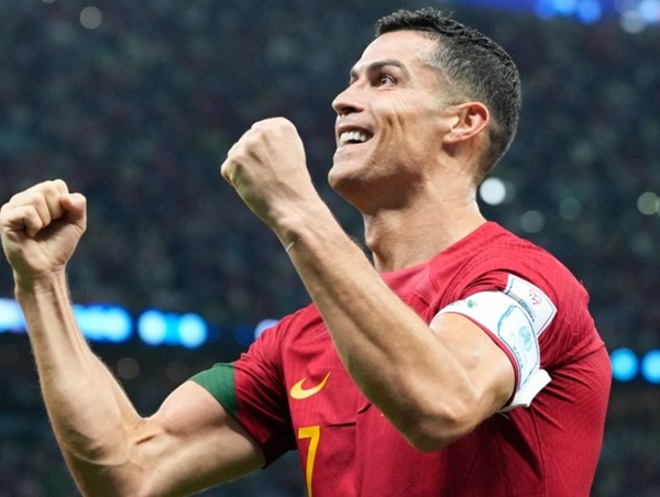 Ronaldo, Messi và Mbappe góp mặt trong Đội hình xuất sắc nhất năm của FIFA