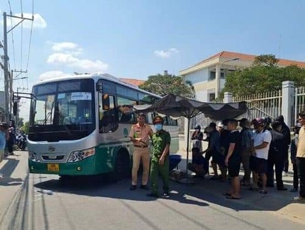 Khởi tố tài xế lùi xe bất cẩn khiến một học sinh tử vong