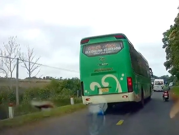 Xử phạt xe khách chạy sai hành trình, vượt ẩu gây tai nạn