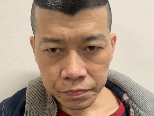 Bắt giữ đối tượng tàng trữ ma tuý trái phép tại cổng chợ Long Biên