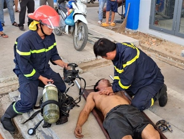 Kịp thời cứu nạn 2 người bị ngạt khí trong bồn chứa xăng 
