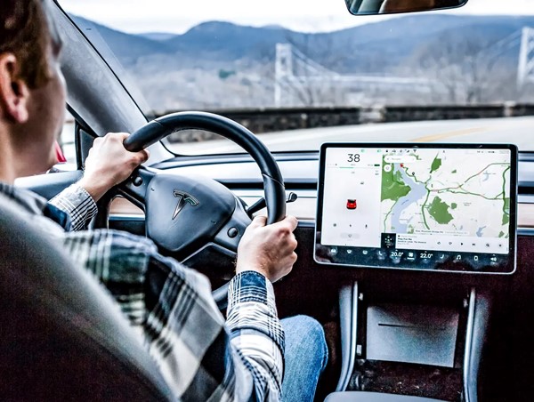 Tesla triệu hồi gần 363.000 xe 