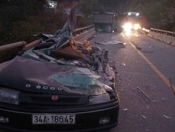 Khởi tố vụ tai nạn trên đèo Lò Xo khiến 2 cha con tử vong