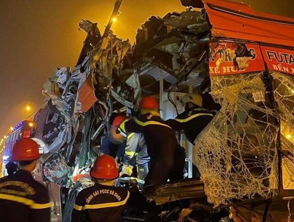 Tạm giữ lái xe khách vụ tai nạn giao thông đặc biệt nghiêm trọng ở Quảng Nam