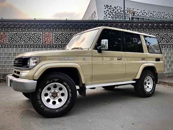 Hà Nội: Xế cổ Toyota Land Cruiser Prado 1994 hàng hiếm được rao bán giá hơn 600 triệu đồng 