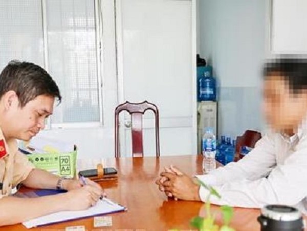 CSGT kịp thời can ngăn nam thanh niên định nhảy cầu tự tử