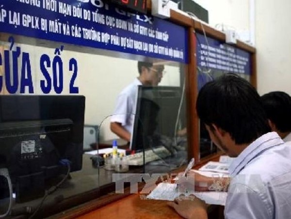 Khẩn trương khắc phục vướng mắc trong cấp, đổi giấy phép lái xe trực tuyến