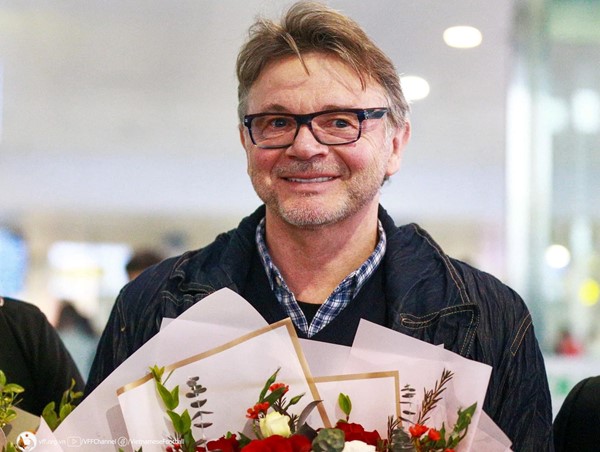 HLV Philippe Troussier đã có mặt tại Việt Nam, sẵn sàng cho nhiệm vụ mới