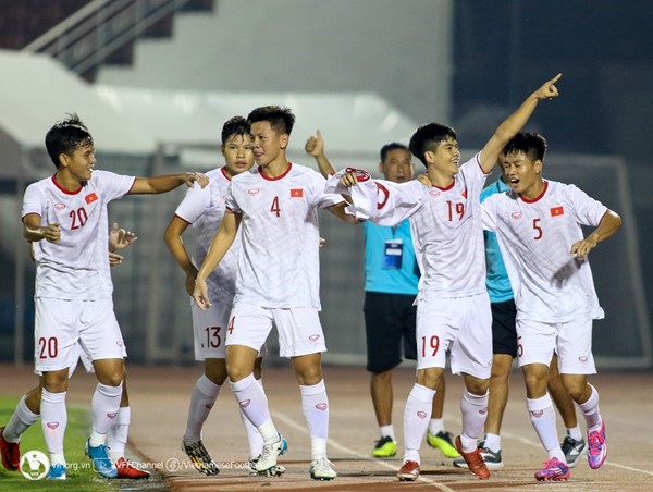 HLV Philippe Troussier triệu tập 41 cầu thủ cho đợt hội quân đầu tiên của U23 Việt Nam