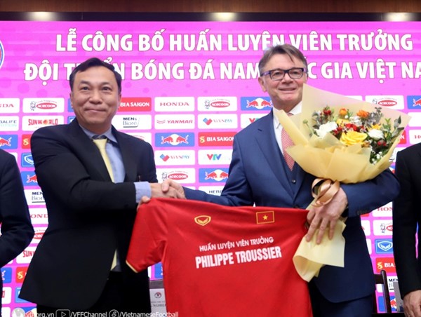 Chiến lược gia người Pháp Philippe Troussier chính thức trở thành HLV trưởng Đội tuyển Việt Nam