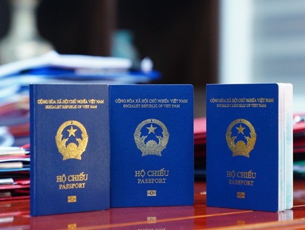 Triển khai cấp hộ chiếu phổ thông gắn chíp điện tử