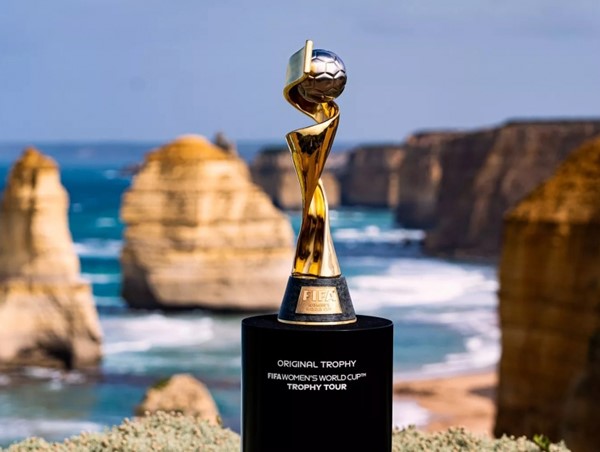 Lễ rước cúp vàng World Cup nữ được diễn ra tại Hà Nội vào ngày 4/3