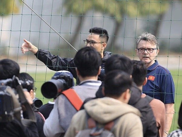 HLV Philippe Troussier "thiết quân luật" với phóng viên Việt Nam