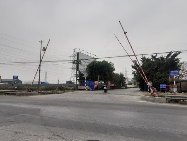 Bộ GTVT trả lời kiến nghị về việc giải phóng mặt bằng nhà gác đường ngang để nâng cấp QL31