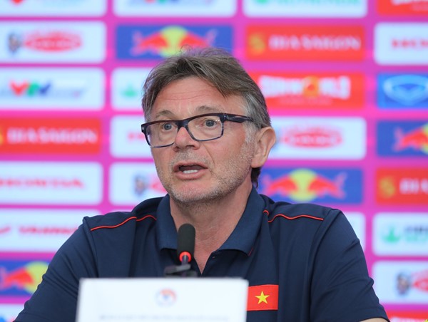 HLV Philippe Troussier dành lời khuyên cho Quang Hải khi thi đấu ở Pháp?
