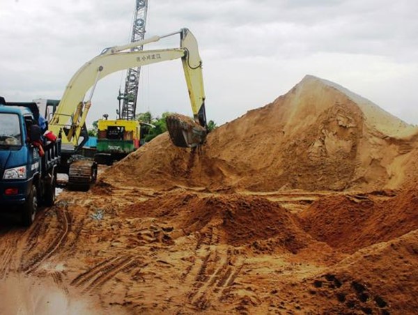 Phó Thủ tướng yêu cầu báo cáo tình trạng thiếu cát ở miền Trung và Tây Nam Bộ