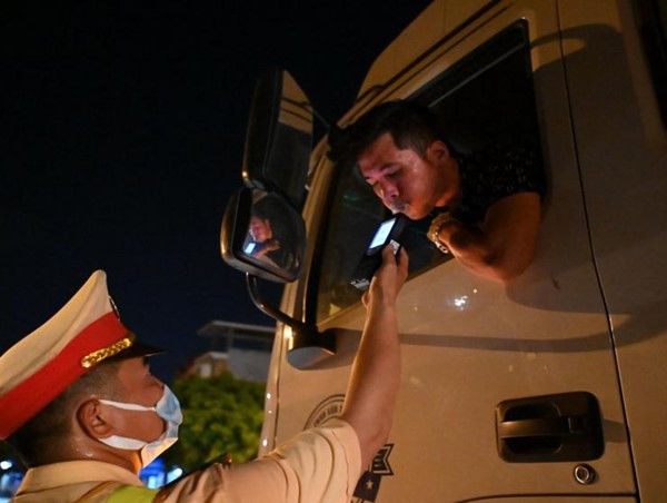 Hà Nội: Tước 127 giấy phép lái xe trong ngày 9/3