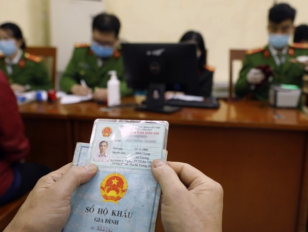 Trước 20/3, hoàn thiện quy trình điện tử bãi bỏ yêu cầu nộp, xuất trình Sổ hộ khẩu giấy, Sổ tạm trú giấy