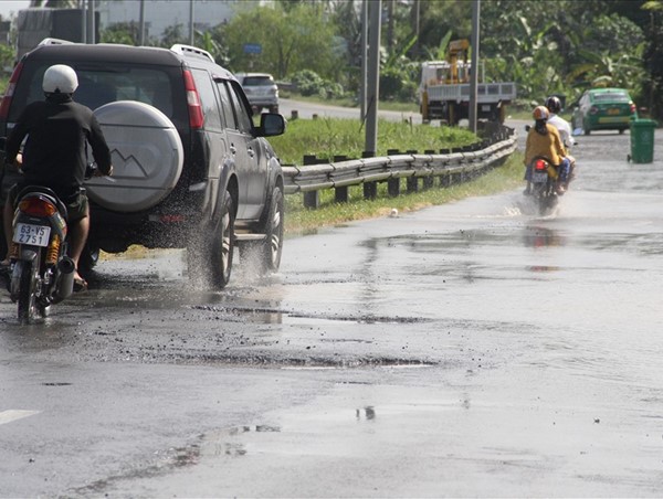 Bộ GTVT phản hồi kiến nghị xử lý tình trạng ngập nước QL1 qua Cà Mau