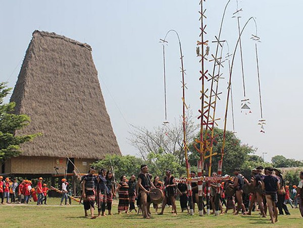 Đề xuất định mức hỗ trợ sinh hoạt hằng ngày cho đồng bào tại Làng Văn hóa - Du lịch các dân tộc Việt Nam