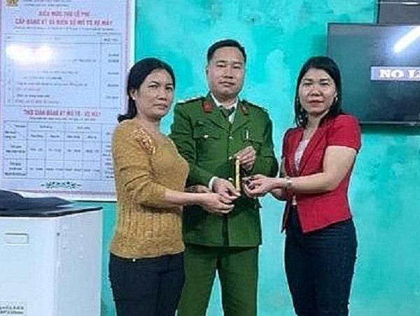 Cô giáo mầm non trả lại 1 cây vàng cho người đánh mất