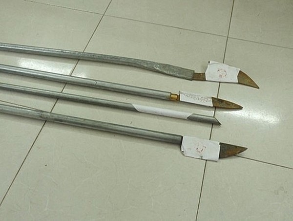 Khởi tố nhóm thanh thiếu niên hễ thấy đám đông là đuổi đánh