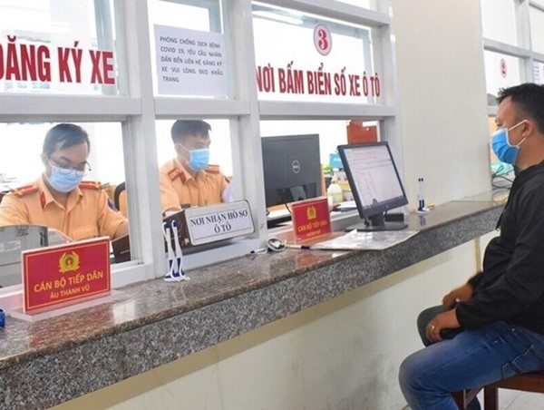 Bộ Công an đề xuất ô tô được lắp 2 biển số, một dài, một ngắn