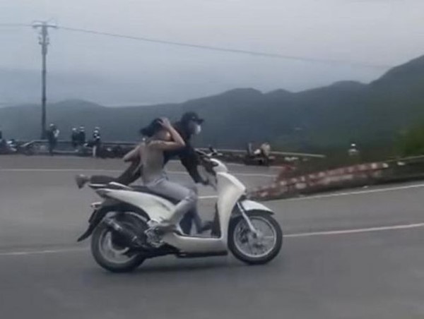  Xác minh cặp đôi nam, nữ điều khiển xe SH “làm xiếc” trên đèo Hải Vân