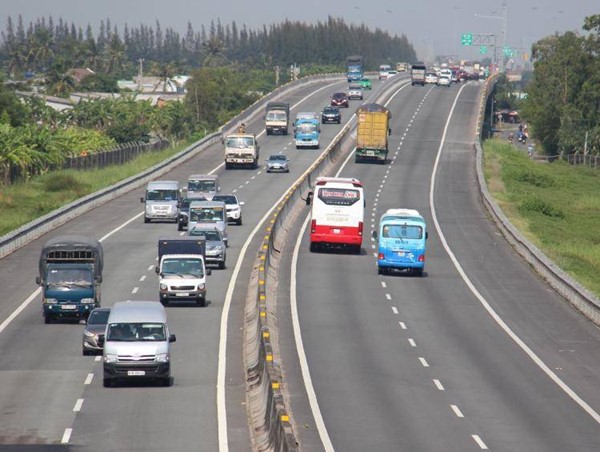 Bộ GTVT trả lời kiến nghị thu phí trở lại cao tốc TP Hồ Chí Minh - Trung Lương