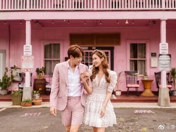 "Nữ hoàng dao kéo" Lee Da-hae thông báo kết hôn với Se7en