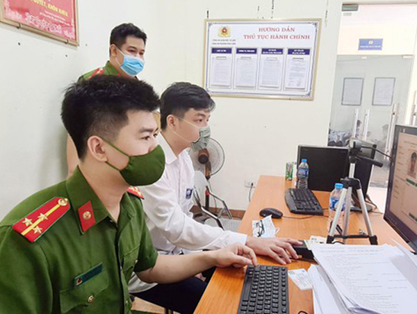 Hà Nội đẩy nhanh tiến độ thu nhận hồ sơ căn cước công dân, tài khoản định danh điện tử