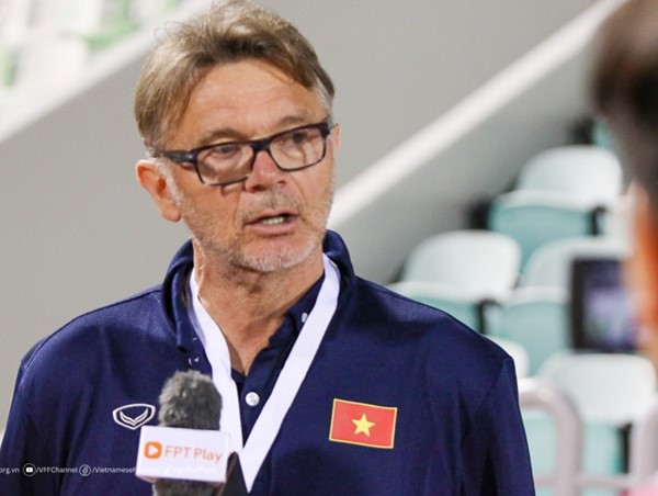 HLV Philippe Troussie nói gì sau trận thua U23 UAE?