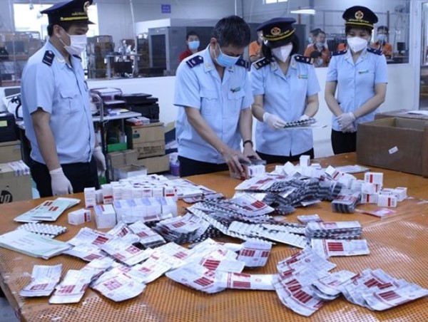 Tiếp tục tăng cường công tác phòng, chống buôn lậu, gian lận thương mại trong hoạt động của nhân viên hàng không