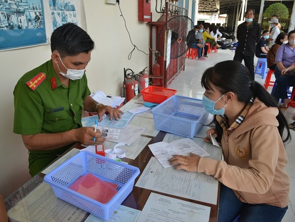 Bộ trưởng Tô Lâm gửi thư khen Công an các đơn vị, địa phương trong dự án sản xuất, cấp và quản lý CCCD