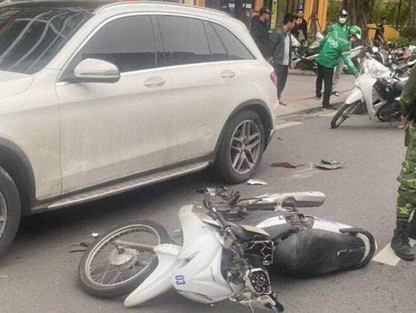 Tài xế ô tô tông trọng thương bảo vệ tại KĐT Vinhomes Ocean Park