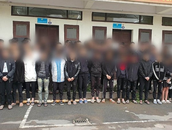 Gần 50 thanh, thiếu niên dùng hung khí gây rối trật tự công cộng 