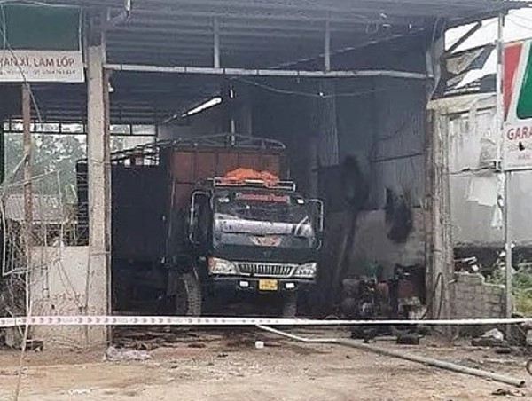 2 người tử vong sau tiếng nổ lớn phát ra từ gara ô tô 