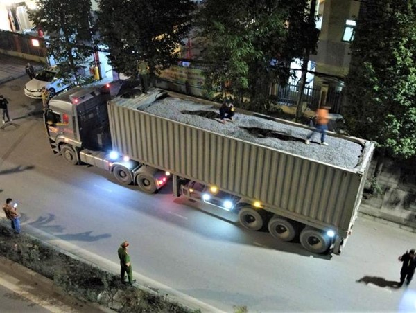 Toàn cảnh vây bắt quái vật xe tải “đột biến gen”