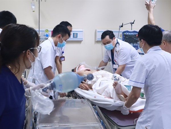 Tập trung mọi nguồn lực cứu người bị thương trong vụ ô tô đâm loạt xe máy trên đường Võ Chí Công