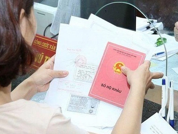 Hà Nội yêu cầu nghiêm túc thực hiện quy định bãi bỏ yêu cầu nộp, xuất trình Sổ hộ khẩu giấy