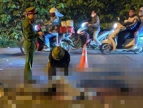 Va chạm với xe tải, 2 vợ chồng tử vong 