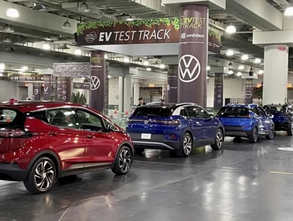 Doanh số bán xe điện toàn cầu tăng 66,6% vào năm 2022 