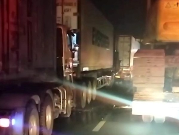 4 xe đầu kéo va chạm liên hoàn trên cao tốc TP Hồ Chí Minh - Trung Lương