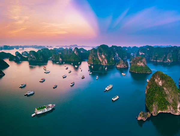 Vịnh Hạ Long lọt tốp 10 điểm đến đẹp nhất do The Travel bình chọn