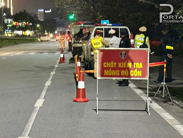 Xử phạt hơn 90 triệu đồng 2 lái xe không chấp hành kiểm tra nồng độ cồn