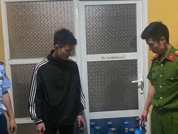 Liên tiếp phát hiện 3 vụ vận chuyển bình “khí cười”