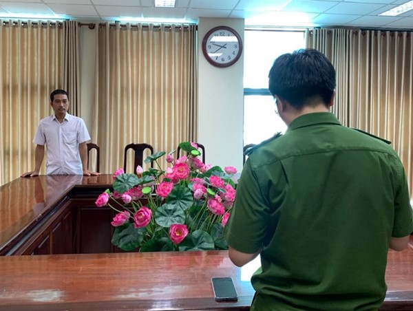 Khởi tố một đăng kiểm viên nhận hối lộ hơn 1 tỷ đồng