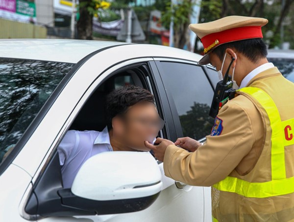 Hà Nội: Phát hiện, xử lý 943 trường hợp vi phạm giao thông trong ngày 20/4